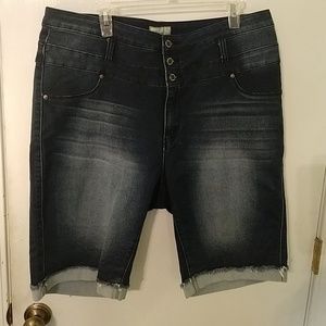 Angel Kiss bermuda shorts
